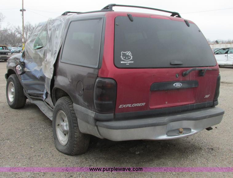 image for item G8498 1999 Ford Explorer XLT SUV