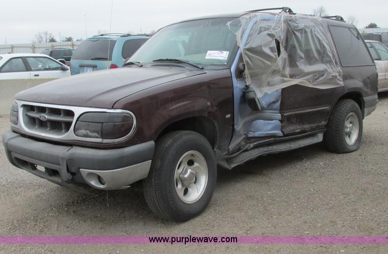 image for item G8498 1999 Ford Explorer XLT SUV