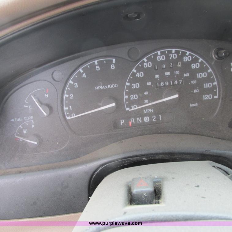 image for item G8498 1999 Ford Explorer XLT SUV