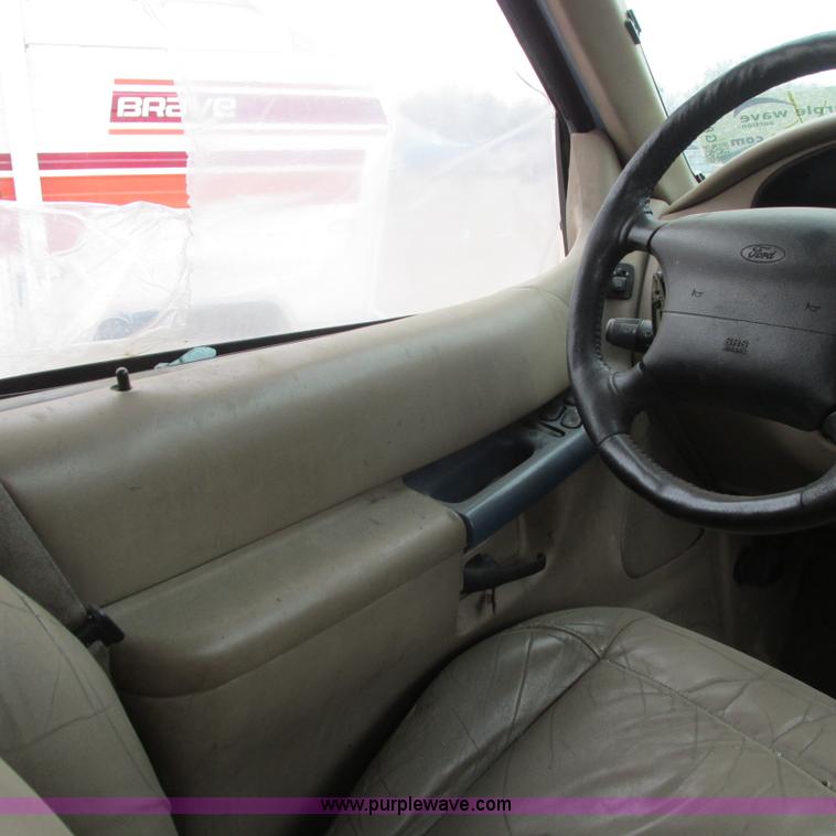 image for item G8498 1999 Ford Explorer XLT SUV