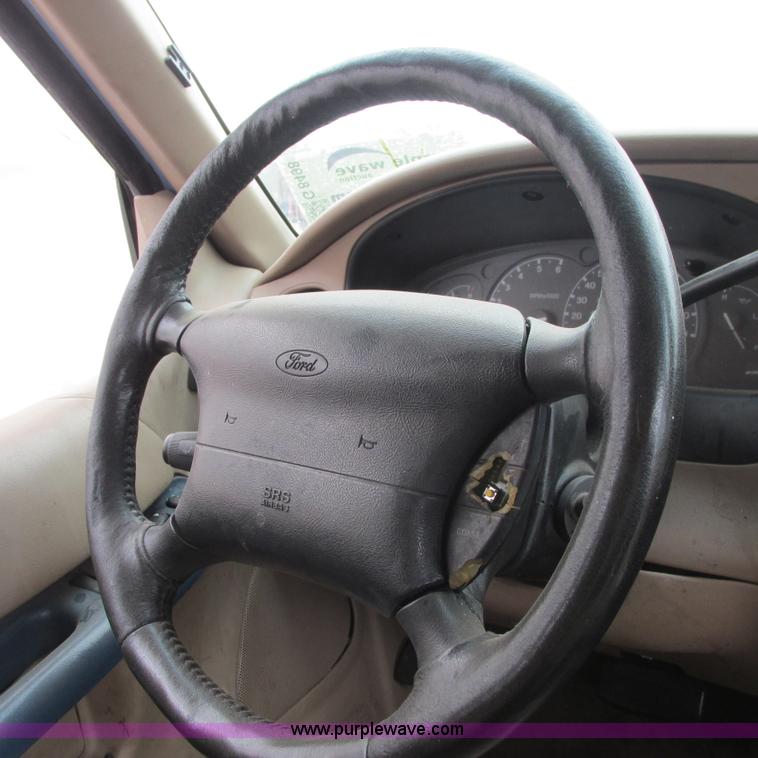 image for item G8498 1999 Ford Explorer XLT SUV