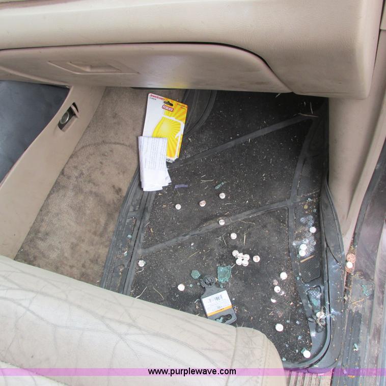 image for item G8498 1999 Ford Explorer XLT SUV