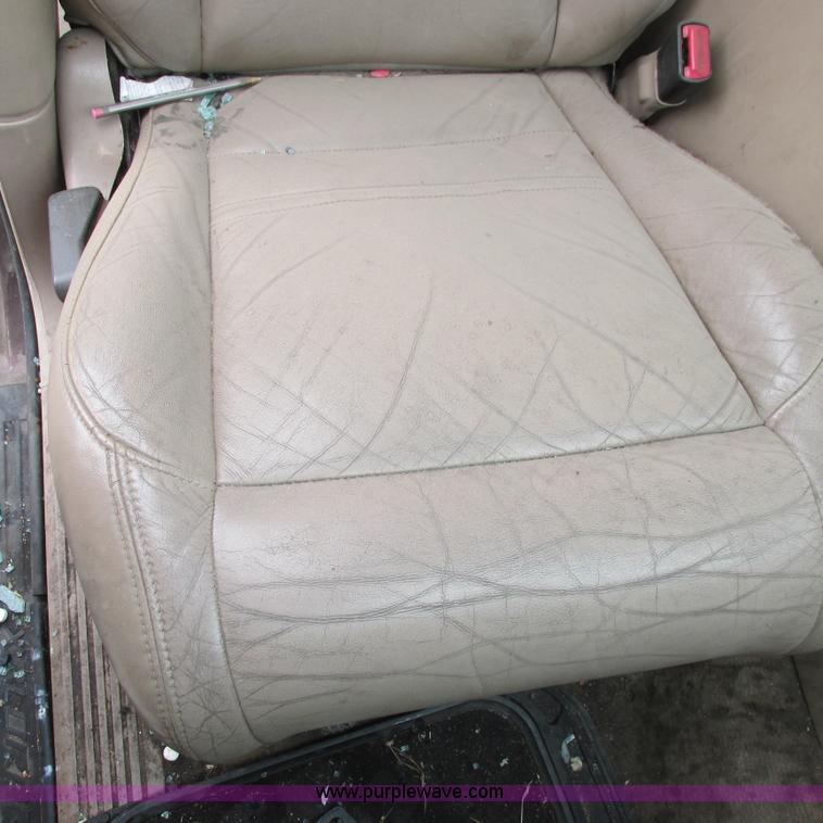 image for item G8498 1999 Ford Explorer XLT SUV