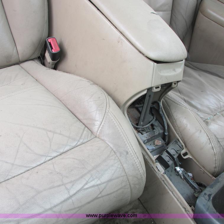 image for item G8498 1999 Ford Explorer XLT SUV