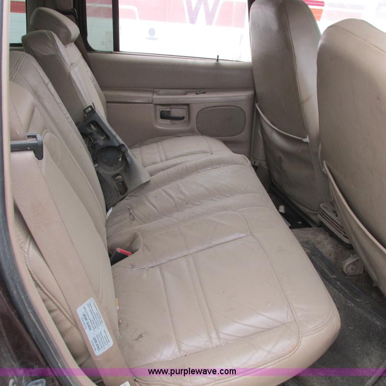 image for item G8498 1999 Ford Explorer XLT SUV
