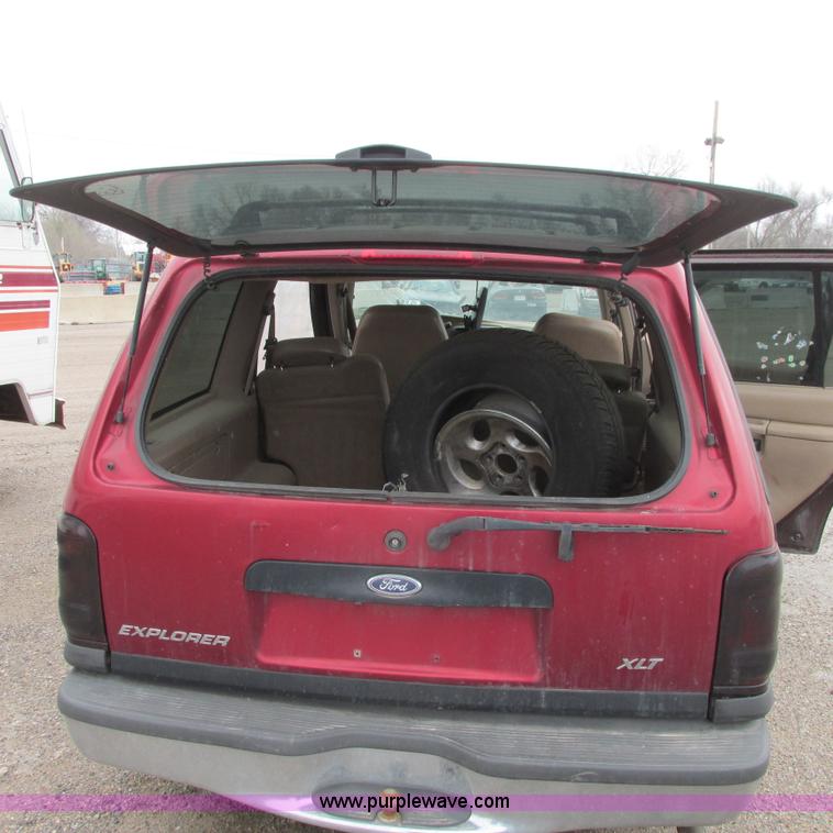 image for item G8498 1999 Ford Explorer XLT SUV