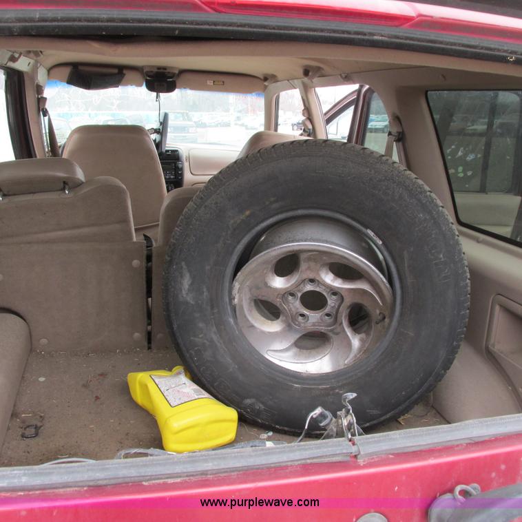 image for item G8498 1999 Ford Explorer XLT SUV