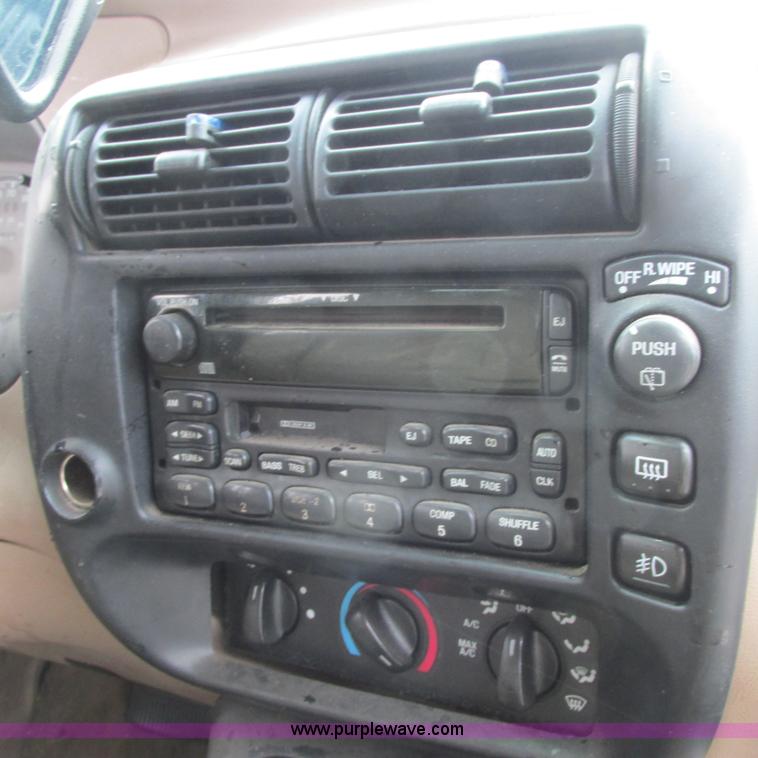 image for item G8498 1999 Ford Explorer XLT SUV