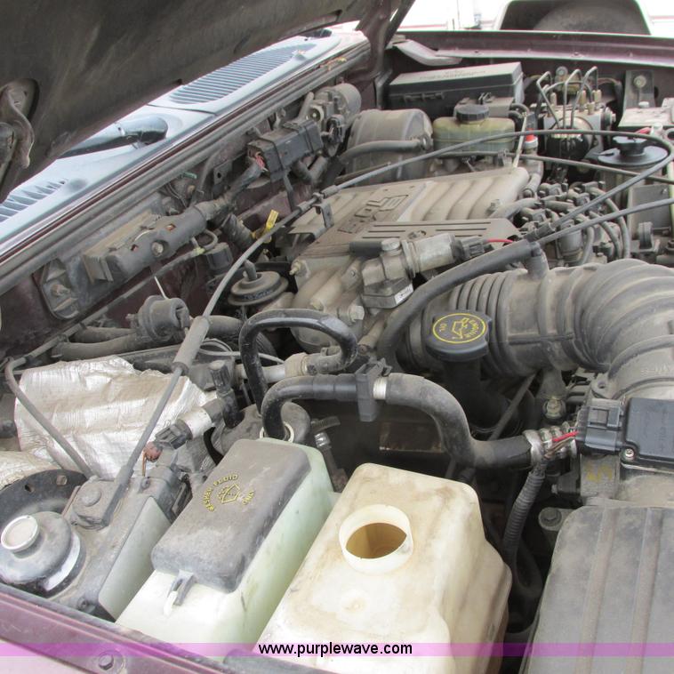 image for item G8498 1999 Ford Explorer XLT SUV