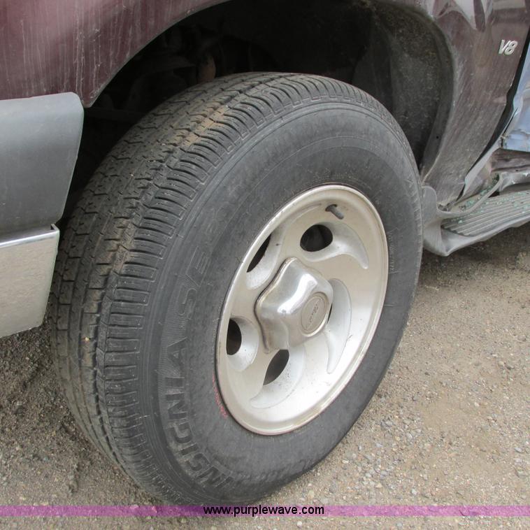 image for item G8498 1999 Ford Explorer XLT SUV