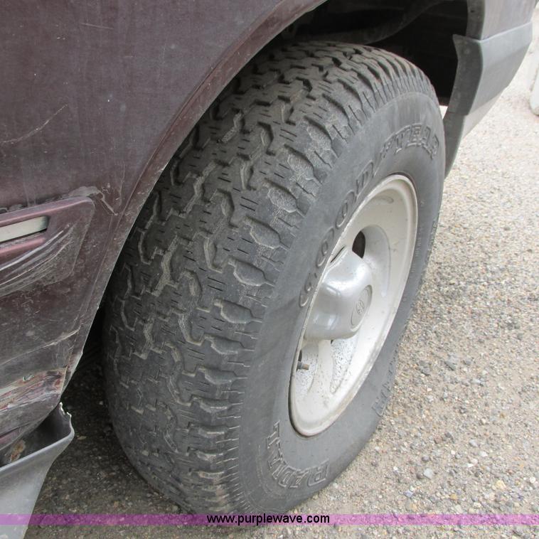 image for item G8498 1999 Ford Explorer XLT SUV