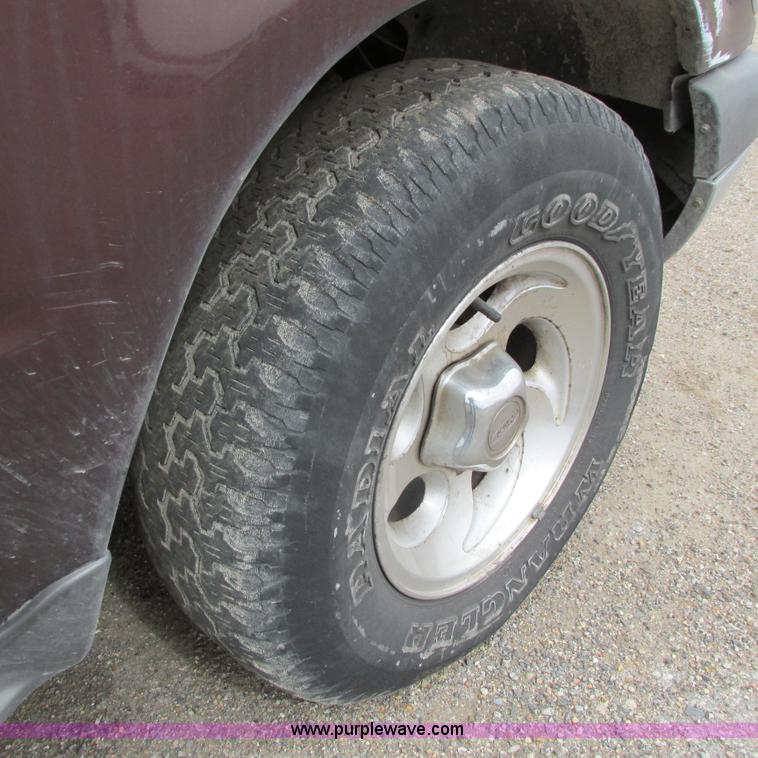 image for item G8498 1999 Ford Explorer XLT SUV