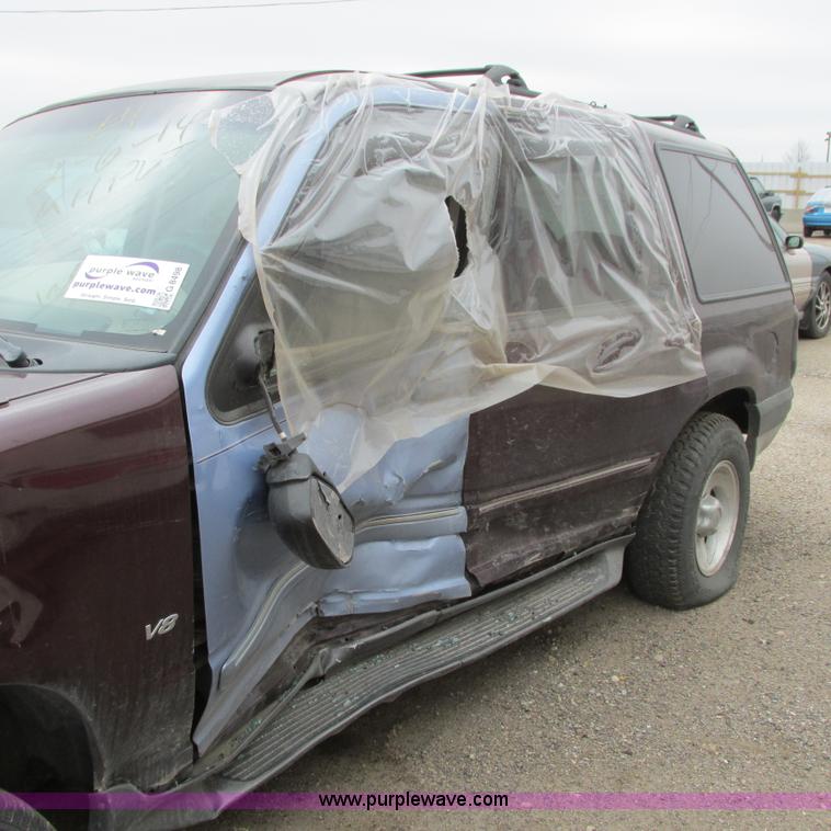 image for item G8498 1999 Ford Explorer XLT SUV