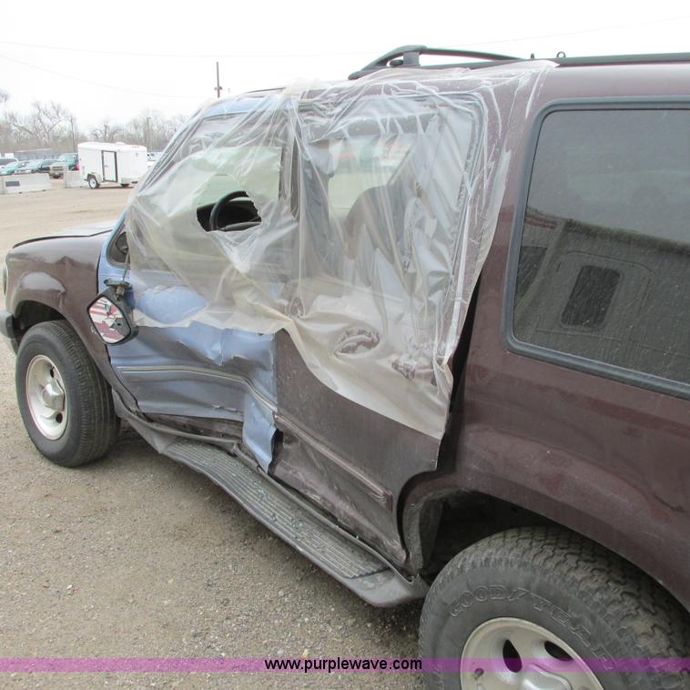 image for item G8498 1999 Ford Explorer XLT SUV