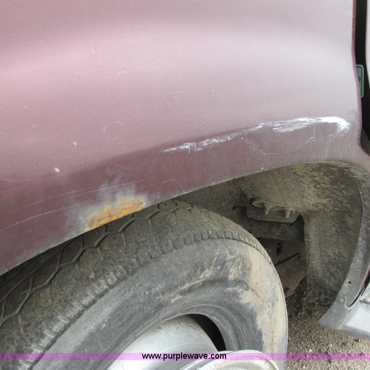 image for item G8498 1999 Ford Explorer XLT SUV