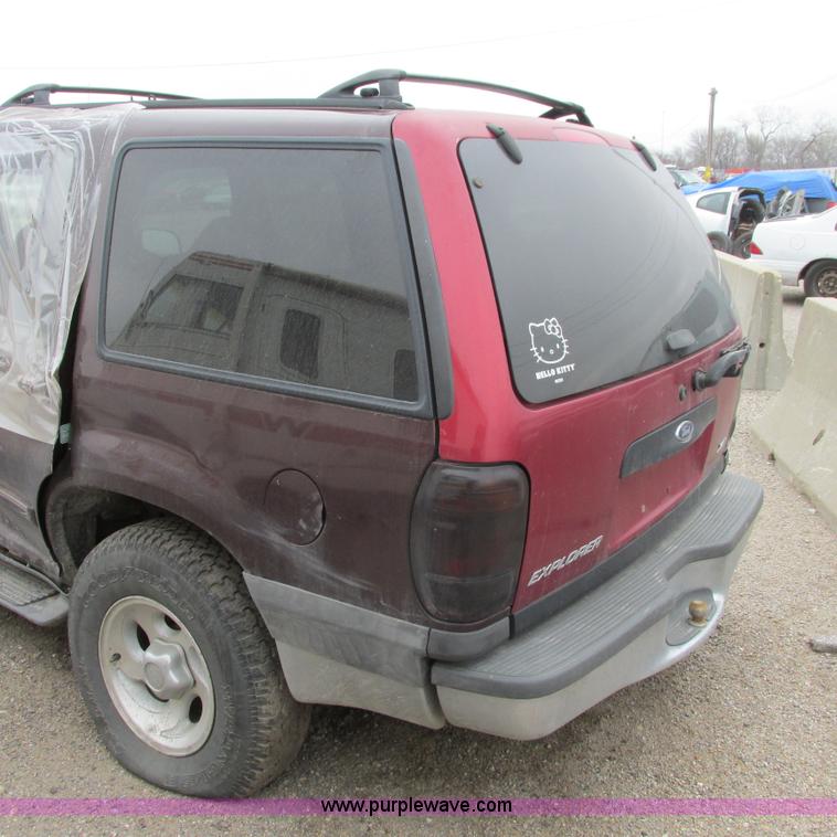 image for item G8498 1999 Ford Explorer XLT SUV