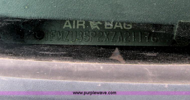 image for item G8498 1999 Ford Explorer XLT SUV