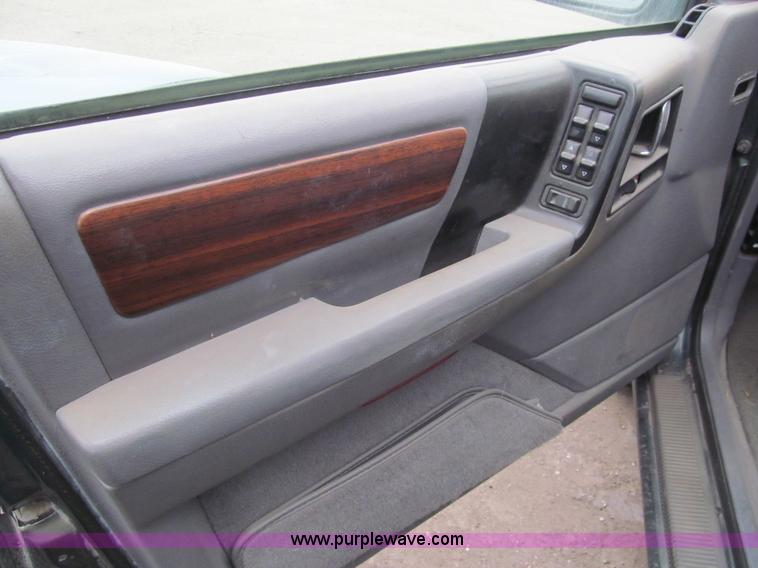 image for item G9507 1993 Jeep Grand Cherokee Limited SUV
