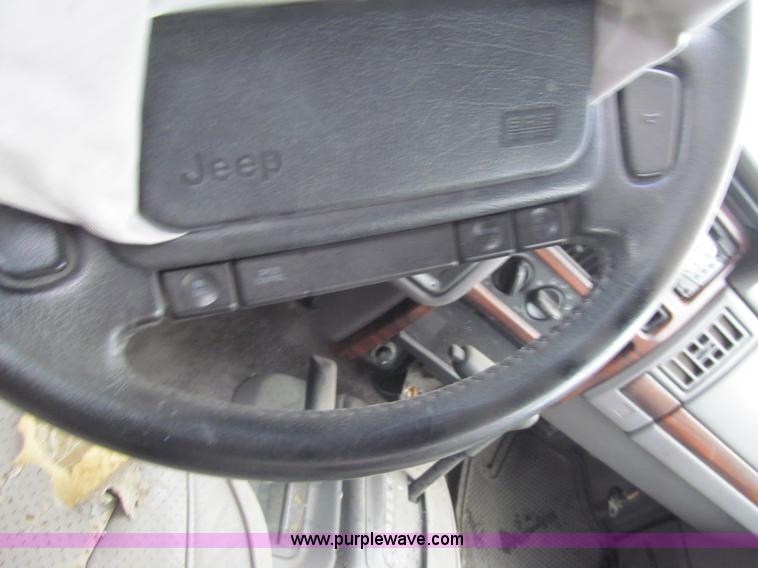 image for item G9507 1993 Jeep Grand Cherokee Limited SUV