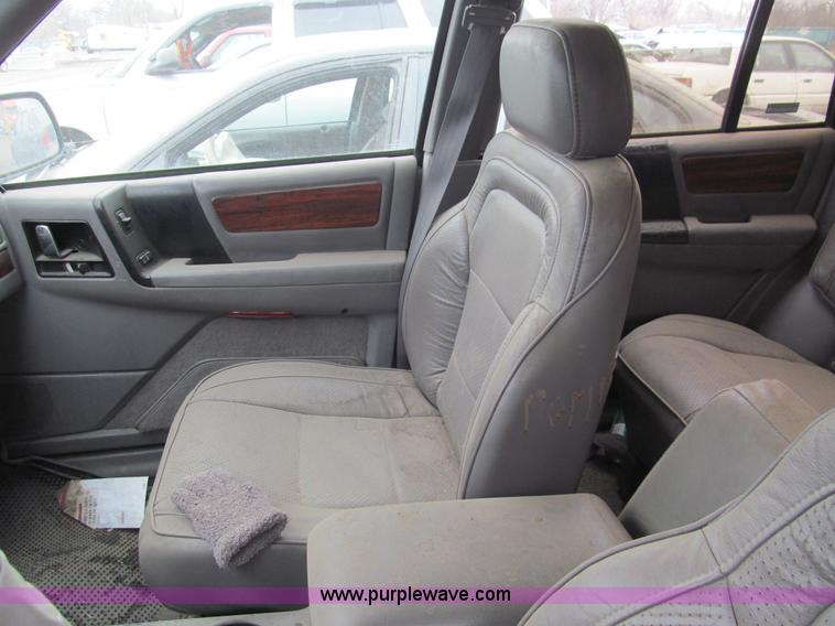 image for item G9507 1993 Jeep Grand Cherokee Limited SUV