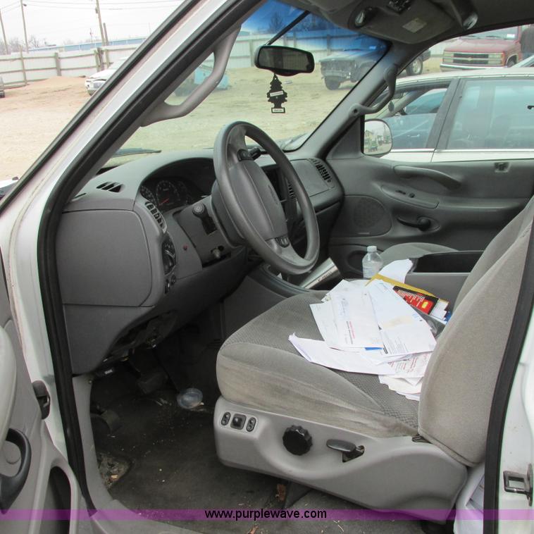 image for item I5502 2000 Ford Expedition XLT SUV