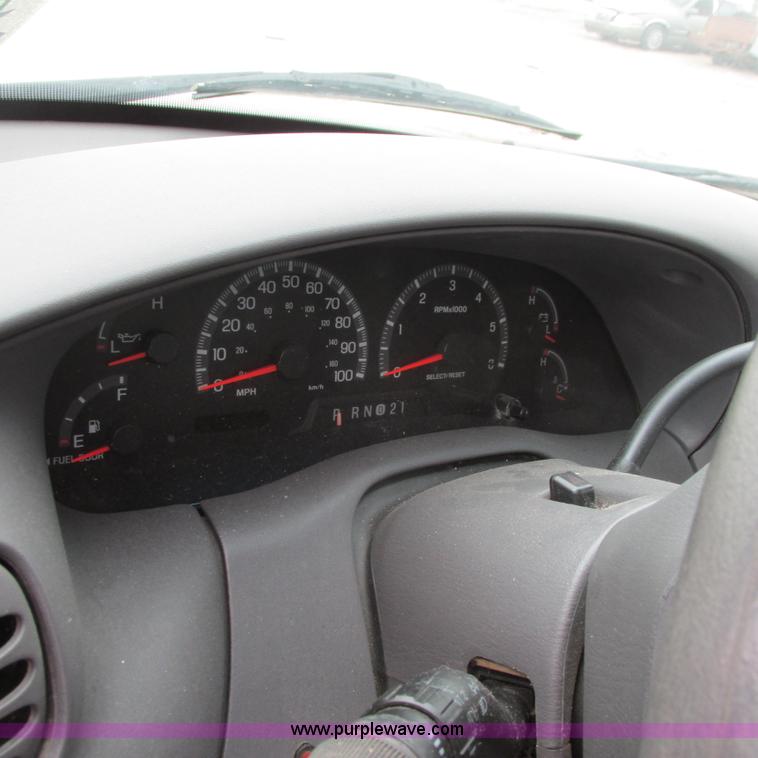 image for item I5502 2000 Ford Expedition XLT SUV