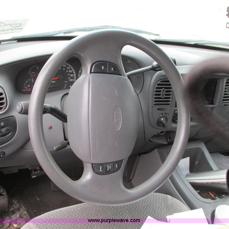 image for item I5502 2000 Ford Expedition XLT SUV