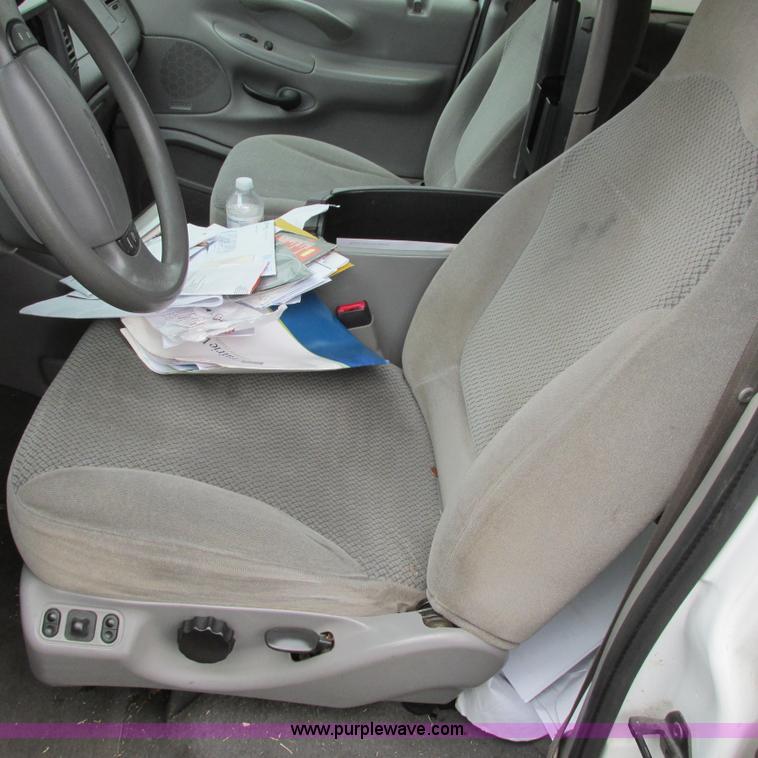 image for item I5502 2000 Ford Expedition XLT SUV