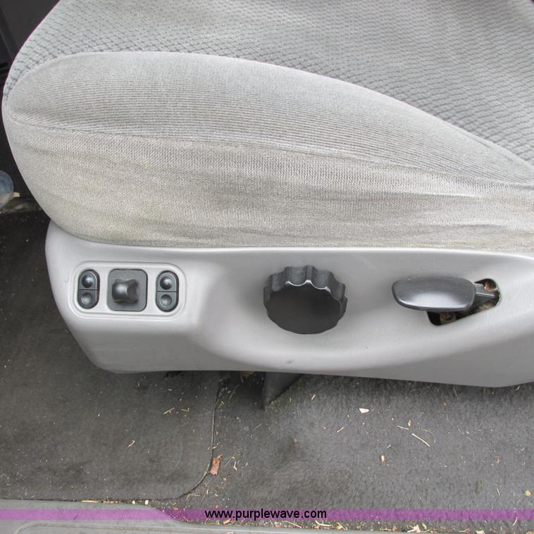 image for item I5502 2000 Ford Expedition XLT SUV