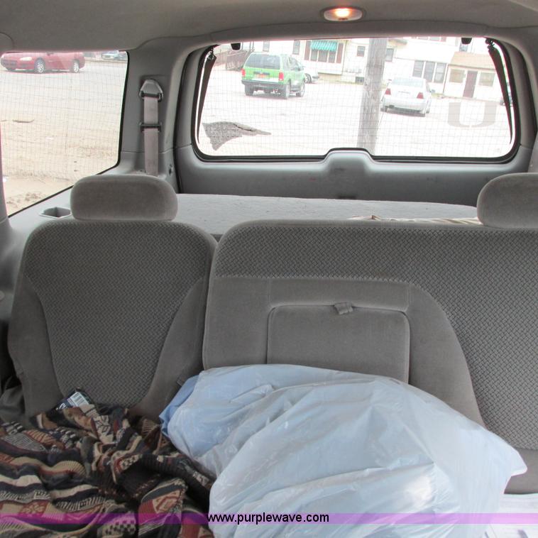 image for item I5502 2000 Ford Expedition XLT SUV