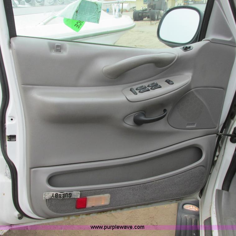 image for item I5502 2000 Ford Expedition XLT SUV