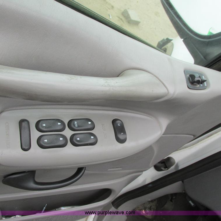 image for item I5502 2000 Ford Expedition XLT SUV