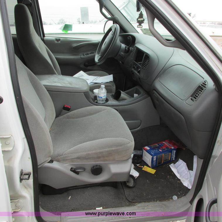image for item I5502 2000 Ford Expedition XLT SUV