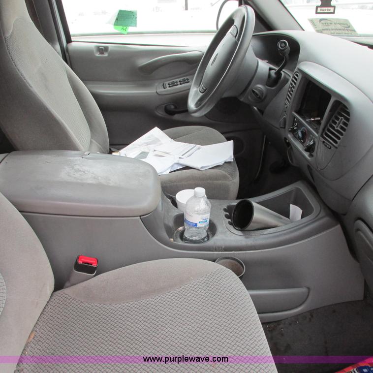 image for item I5502 2000 Ford Expedition XLT SUV