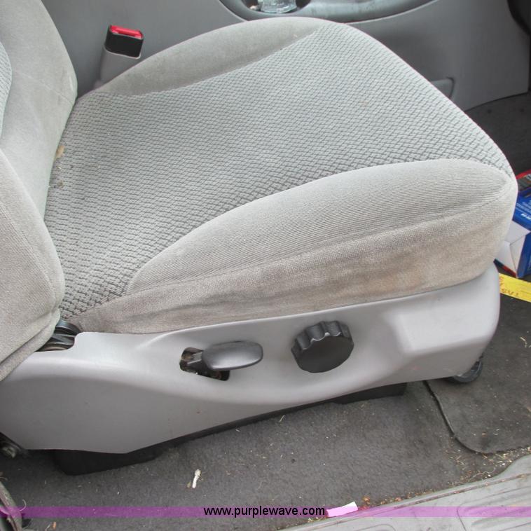 image for item I5502 2000 Ford Expedition XLT SUV