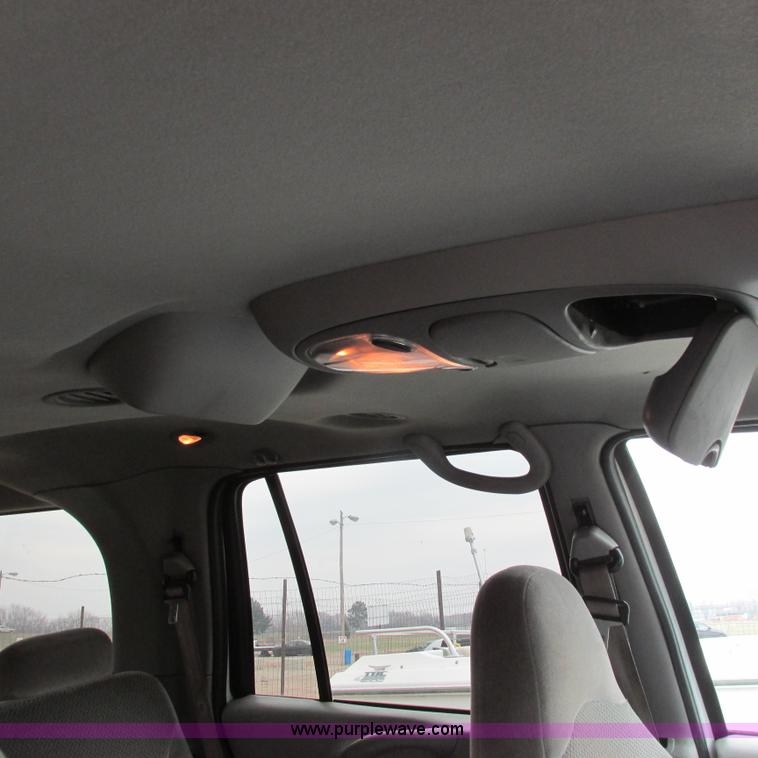 image for item I5502 2000 Ford Expedition XLT SUV