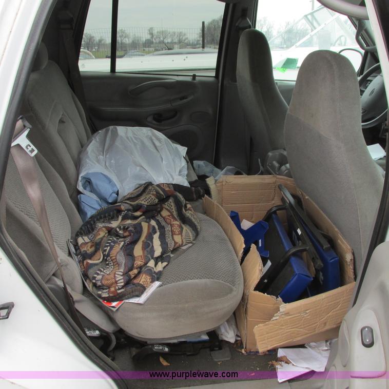 image for item I5502 2000 Ford Expedition XLT SUV