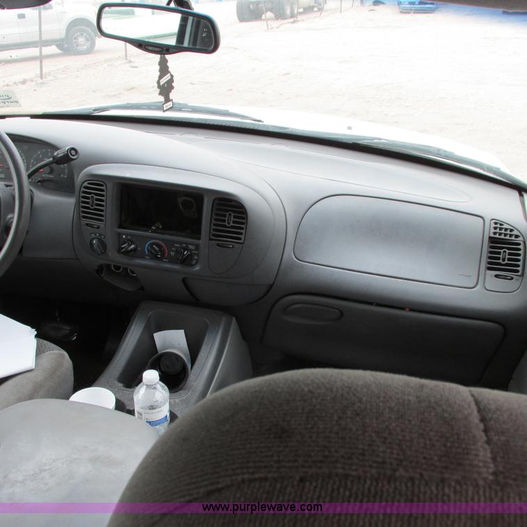 image for item I5502 2000 Ford Expedition XLT SUV