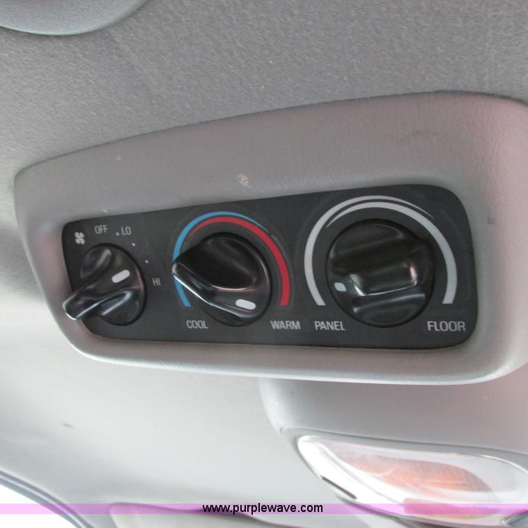 image for item I5502 2000 Ford Expedition XLT SUV