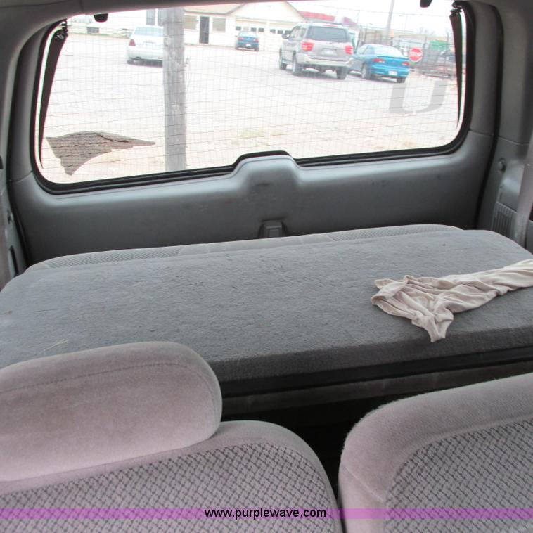 image for item I5502 2000 Ford Expedition XLT SUV