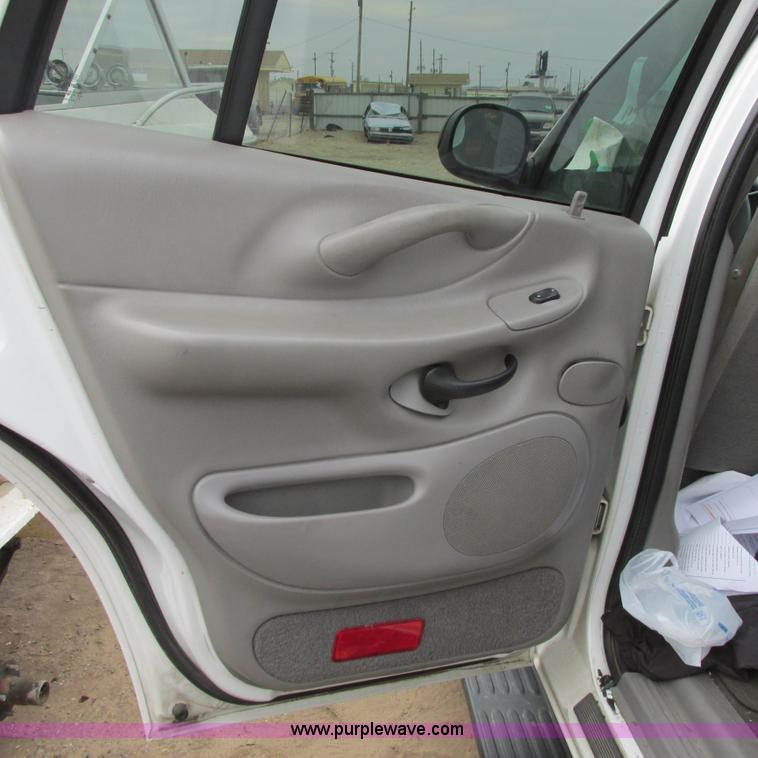 image for item I5502 2000 Ford Expedition XLT SUV