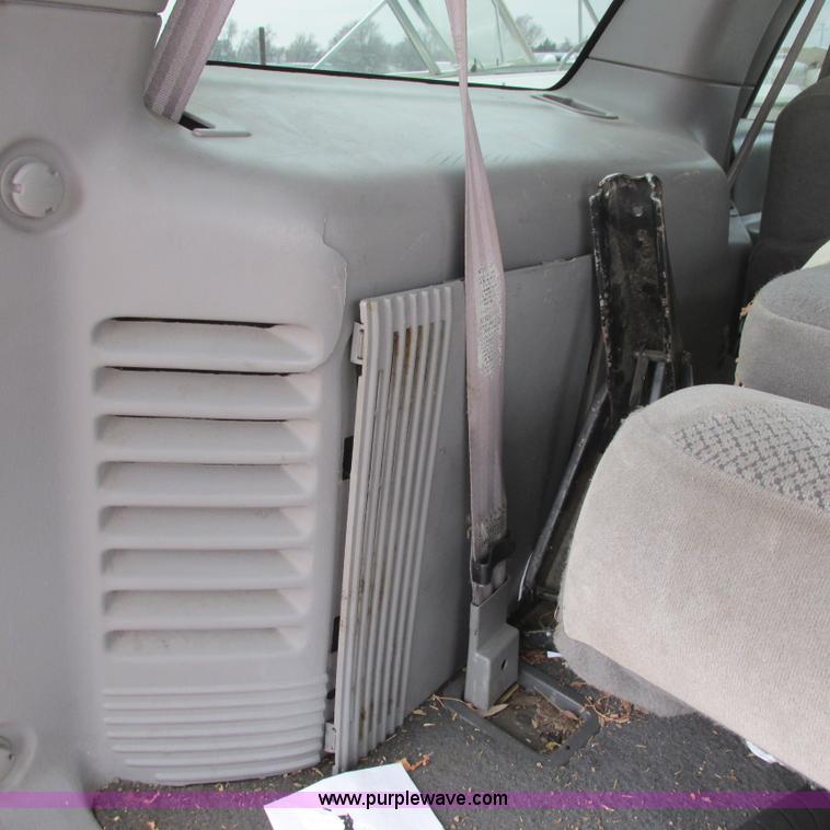 image for item I5502 2000 Ford Expedition XLT SUV
