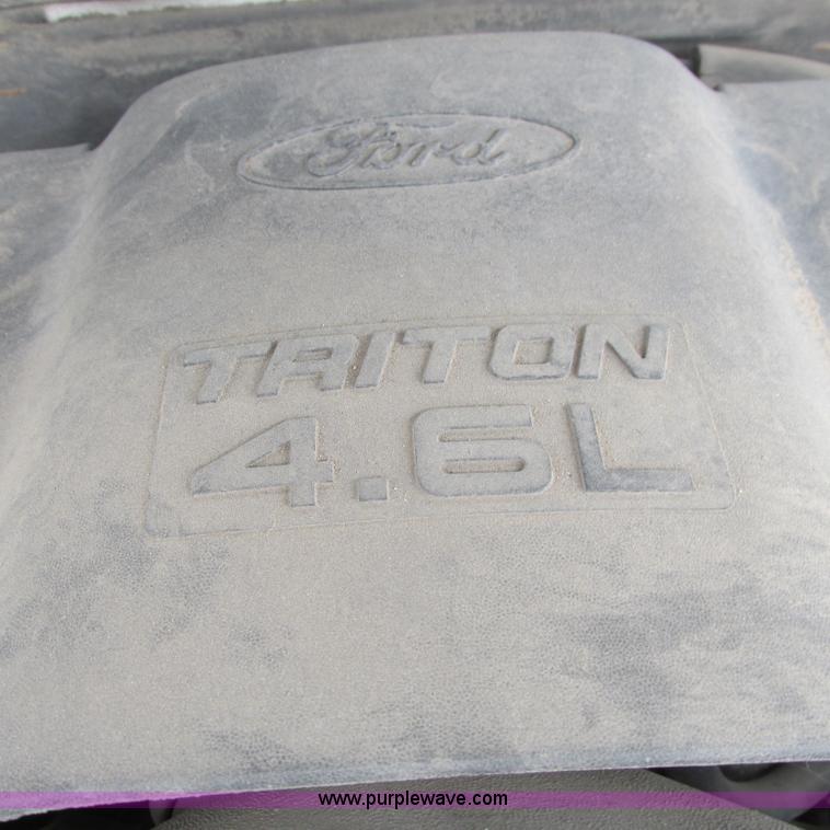 image for item I5502 2000 Ford Expedition XLT SUV