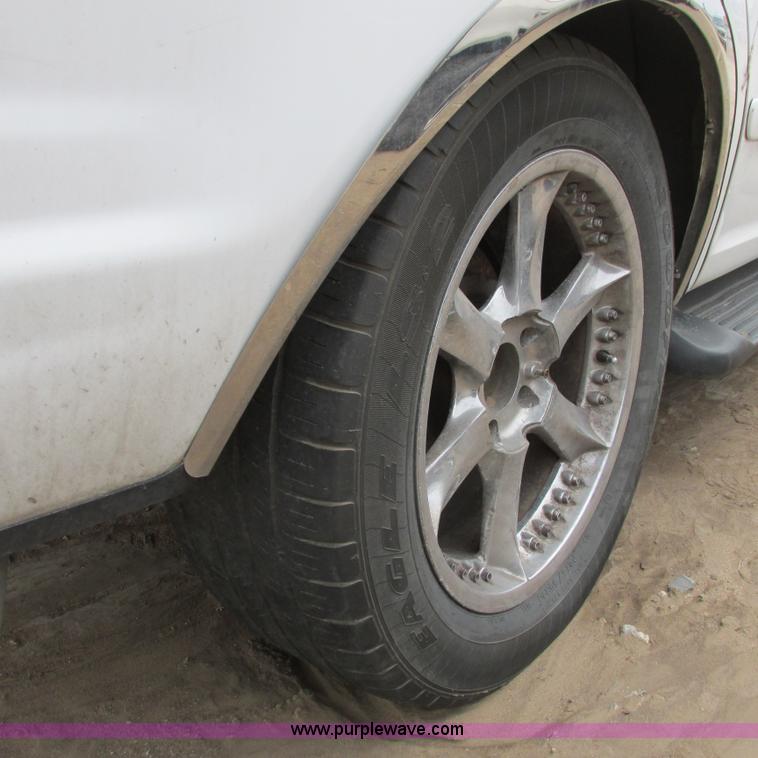 image for item I5502 2000 Ford Expedition XLT SUV