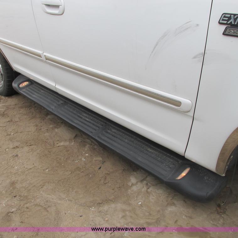 image for item I5502 2000 Ford Expedition XLT SUV