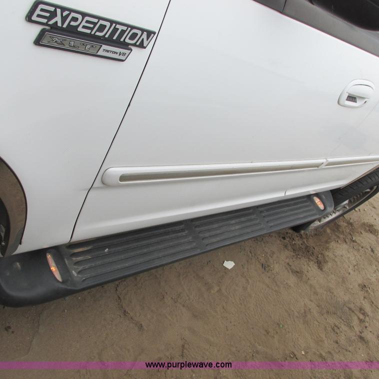 image for item I5502 2000 Ford Expedition XLT SUV