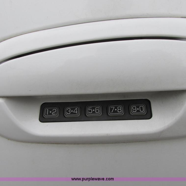 image for item I5502 2000 Ford Expedition XLT SUV