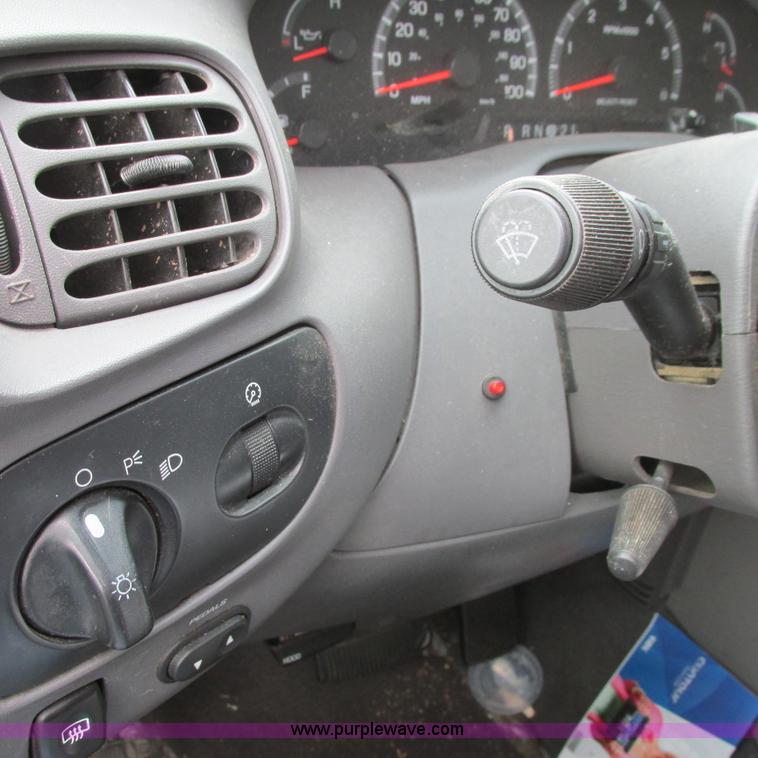 image for item I5502 2000 Ford Expedition XLT SUV