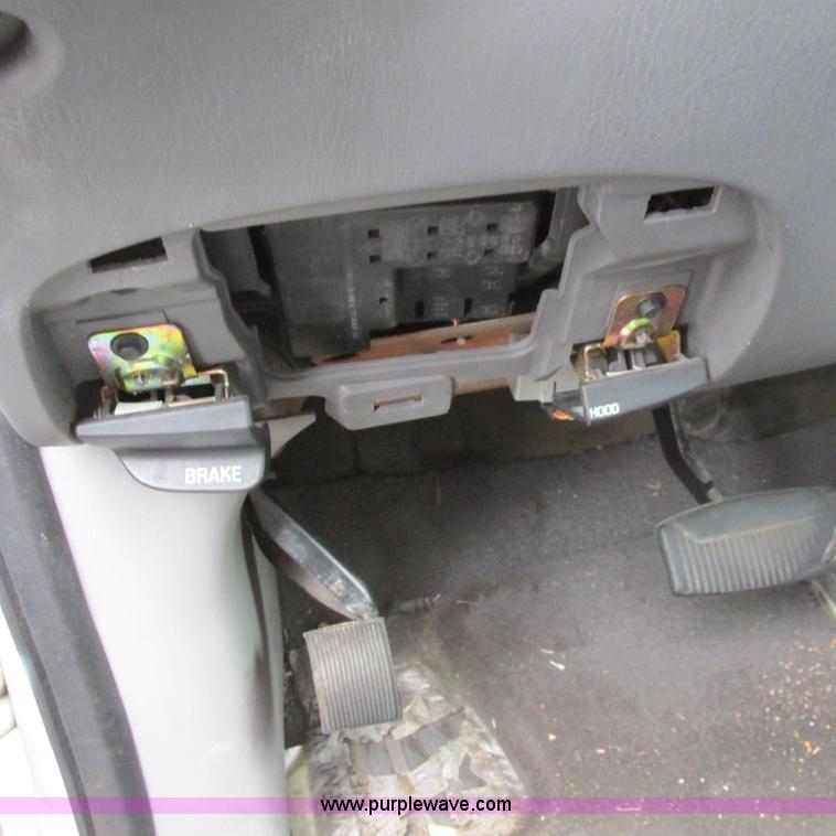 image for item I5502 2000 Ford Expedition XLT SUV