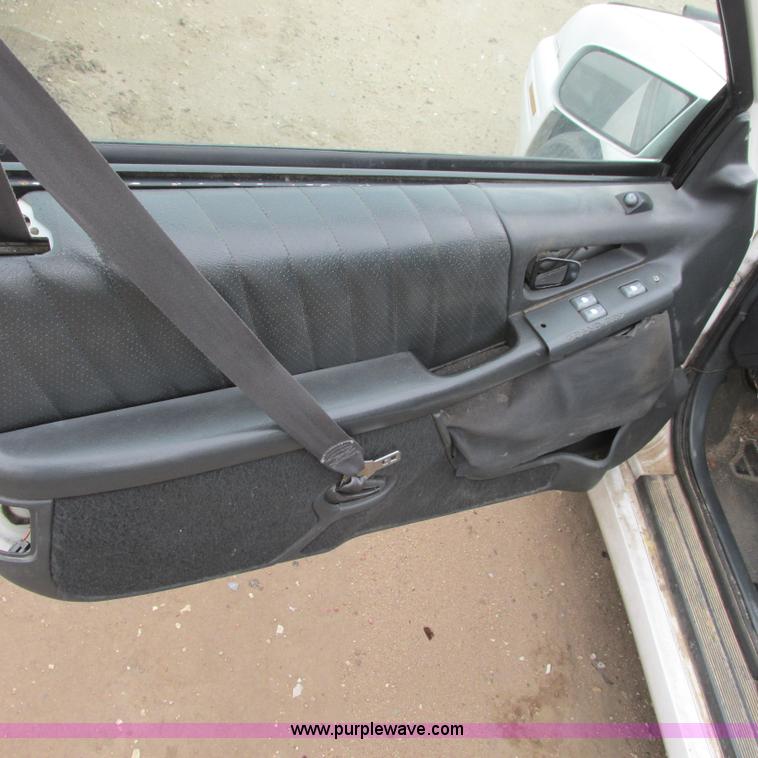 image for item I5503 1996 Pontiac Grand Prix SE